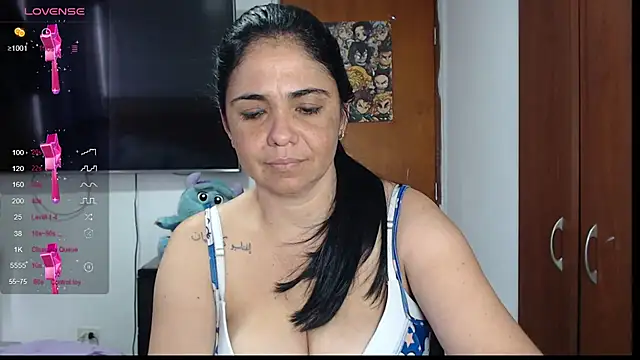 Snapshot of selena_ferri chatting on 02.13.25 selena ferri online show from 02.13.25