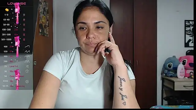 Snapshot of selena_ferri chatting on 03.17.25 selena ferri online show from 03.17.25
