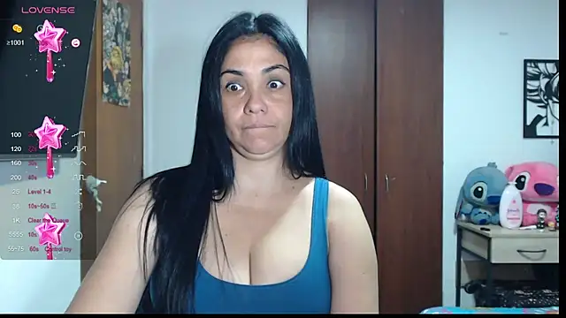 Snapshot of selena_ferri chatting on 03.18.25 selena ferri online show from 03.18.25
