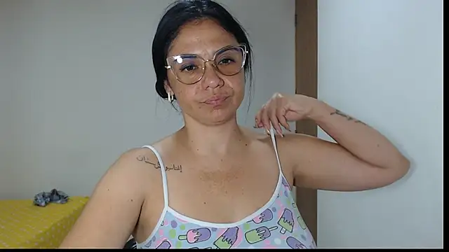 Snapshot of selena_ferri chatting on 09.11.25 selena ferri online show from 09.11.25