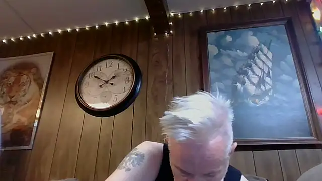 Snapshot of Makowboy chatting on 12.26.24 Makowboy online show from 12.26.24