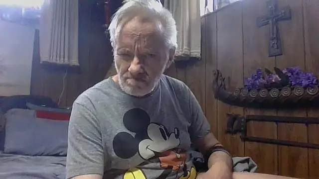 Snapshot of Makowboy chatting on 02.11.25 Makowboy online show from 02.11.25