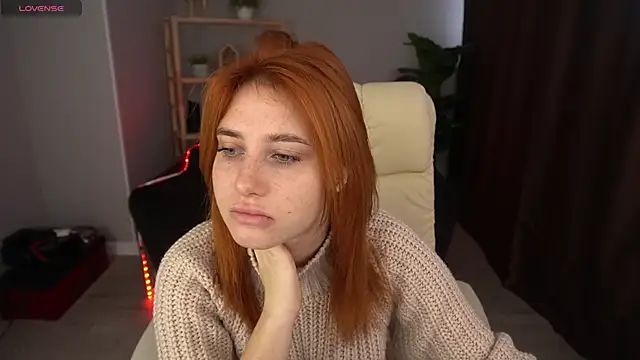 Snapshot of EmilyFoxxi chatting on 12.14.24 EmilyFoxxi online show from 12.14.24