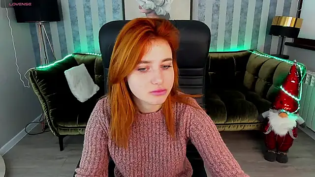 Snapshot of EmilyFoxxi chatting on 12.23.24 EmilyFoxxi online show from 12.23.24
