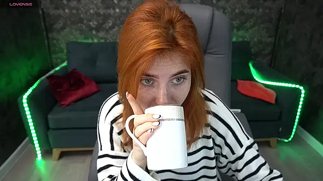 Snapshot of EmilyFoxxi chatting on 12.31.24 EmilyFoxxi online show from 12.31.24