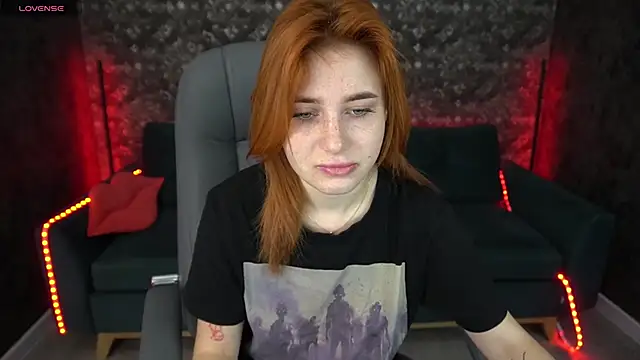 Snapshot of EmilyFoxxi chatting on 01.05.25 EmilyFoxxi online show from 01.05.25