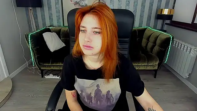 Snapshot of EmilyFoxxi chatting on 01.15.25 EmilyFoxxi online show from 01.15.25