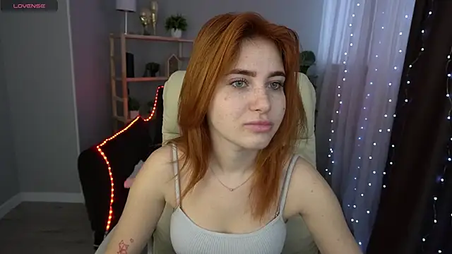Snapshot of EmilyFoxxi chatting on 01.24.25 EmilyFoxxi online show from 01.24.25