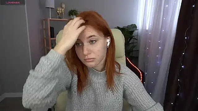 Snapshot of EmilyFoxxi chatting on 01.31.25 EmilyFoxxi online show from 01.31.25