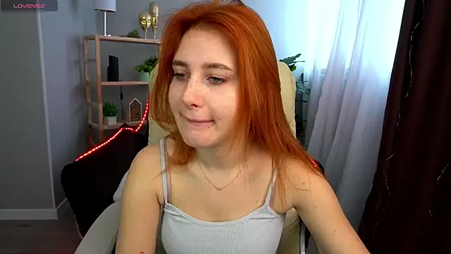 Snapshot of EmilyFoxxi chatting on 02.11.25 EmilyFoxxi online show from 02.11.25