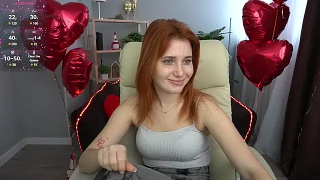 Snapshot of EmilyFoxxi chatting on 02.21.25 EmilyFoxxi online show from 02.21.25