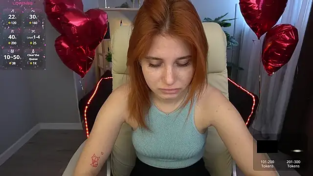Snapshot of EmilyFoxxi chatting on 02.22.25 EmilyFoxxi online show from 02.22.25