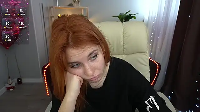 Snapshot of EmilyFoxxi chatting on 03.02.25 EmilyFoxxi online show from 03.02.25