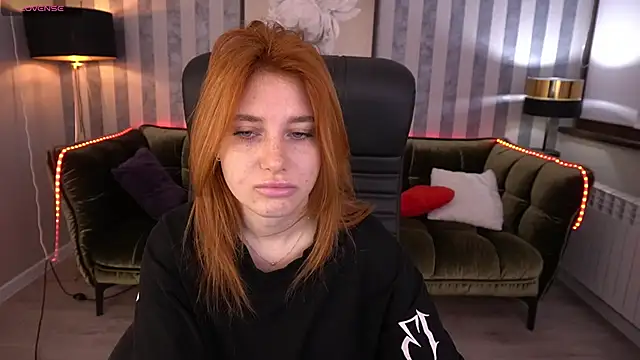 Snapshot of EmilyFoxxi chatting on 03.03.25 EmilyFoxxi online show from 03.03.25