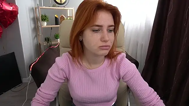 Snapshot of EmilyFoxxi chatting on 03.08.25 EmilyFoxxi online show from 03.08.25