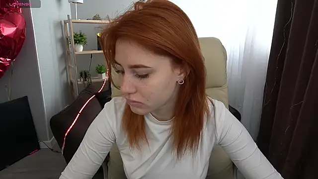 Snapshot of EmilyFoxxi chatting on 03.10.25 EmilyFoxxi online show from 03.10.25