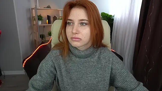 Snapshot of EmilyFoxxi chatting on 03.17.25 EmilyFoxxi online show from 03.17.25