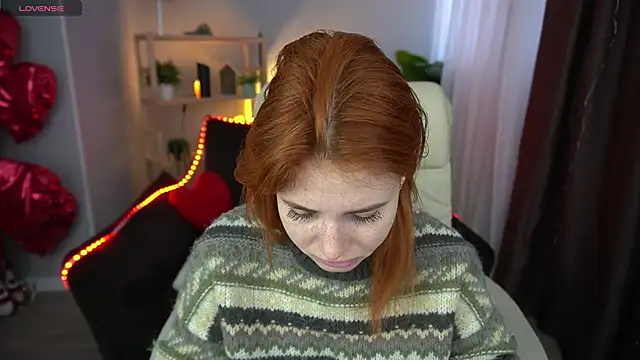 Snapshot of EmilyFoxxi chatting on 03.18.25 EmilyFoxxi online show from 03.18.25