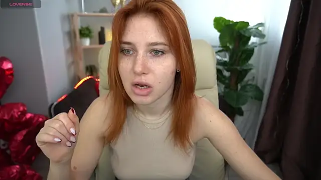 Snapshot of EmilyFoxxi chatting on 03.22.25 EmilyFoxxi online show from 03.22.25
