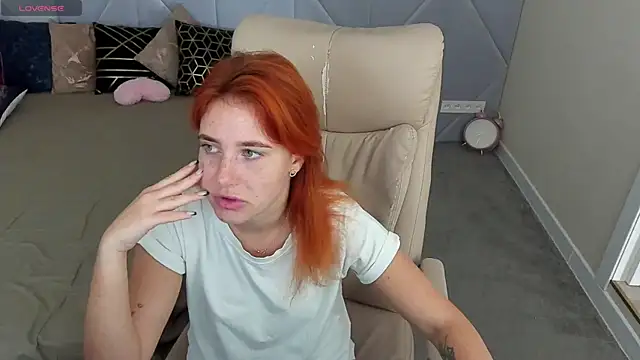 Snapshot of EmilyFoxxi chatting on 09.13.25 EmilyFoxxi online show from 09.13.25