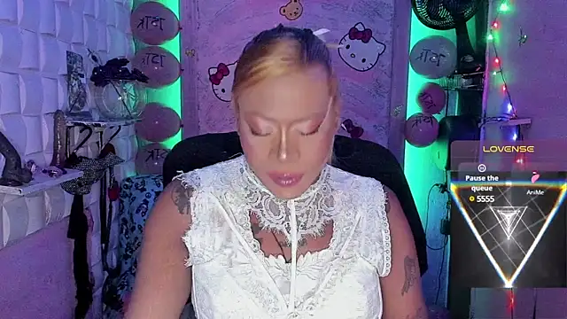 Snapshot of tsviolett chatting on 02.17.25 tsviolett online show from 02.17.25