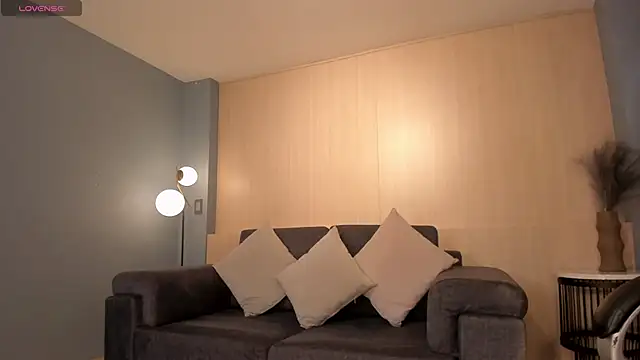 MiaRoberts1 online show from 11.13.25