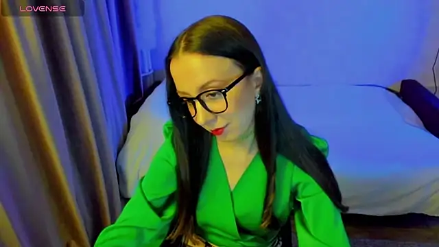 CurlySteph online show from 04.18.26