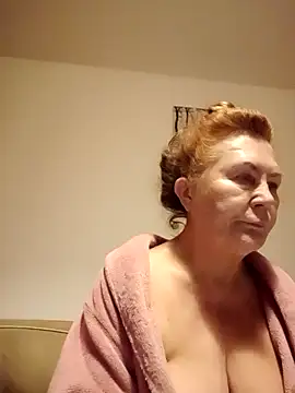 Hottie-Mom online show from 09.27.25