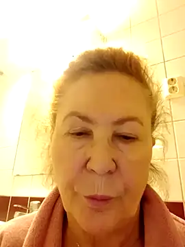 Hottie-Mom online show from 10.13.25