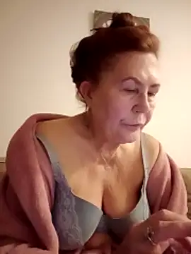 Snapshot of Hottie-Mom chatting on 02.12.26 Hottie-Mom online show from 02.12.26