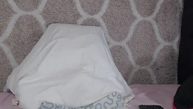 Snapshot of Hottie-Mom chatting on 03.03.26 Hottie-Mom online show from 03.03.26