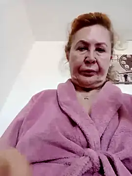 Snapshot of Hottie-Mom chatting on 04.08.26 Hottie-Mom online show from 04.08.26