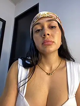 LaanaCooper online show from 02.15.25