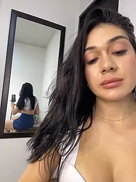 LaanaCooper online show from 03.04.25