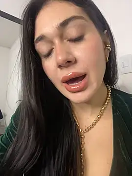 LaanaCooper online show from 03.17.25