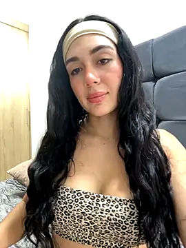 LaanaCooper online show from 09.16.25