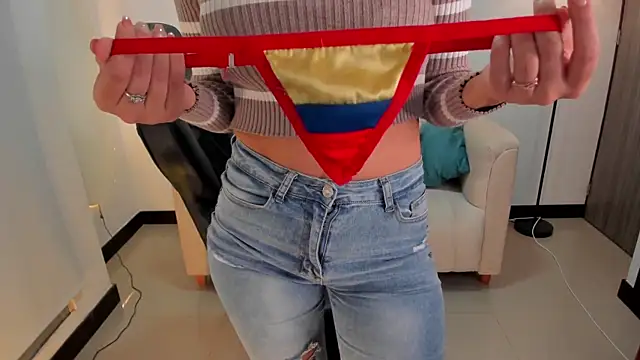 Snapshot of SaraParker_ chatting on 11.06.25 SaraParker online show from 11.06.25