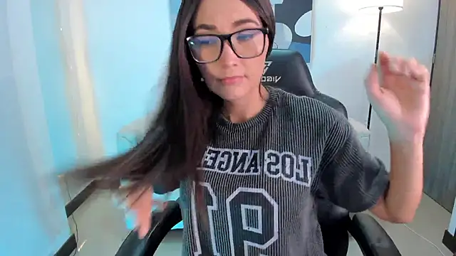 SaraParker  online show from 12.19.25