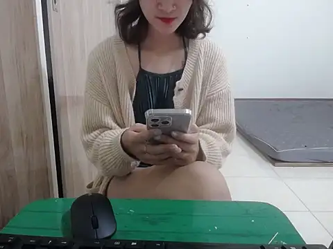 Snapshot of Sakura_Moe chatting on 01.15.25 Sakura Moe online show from 01.15.25