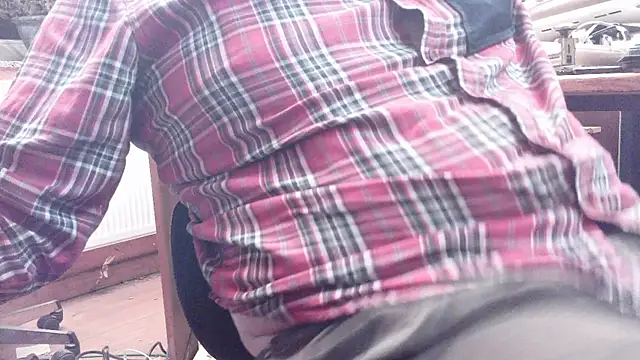 Snapshot of HaraldGermany chatting on 10.19.25 HaraldGermany online show from 10.19.25