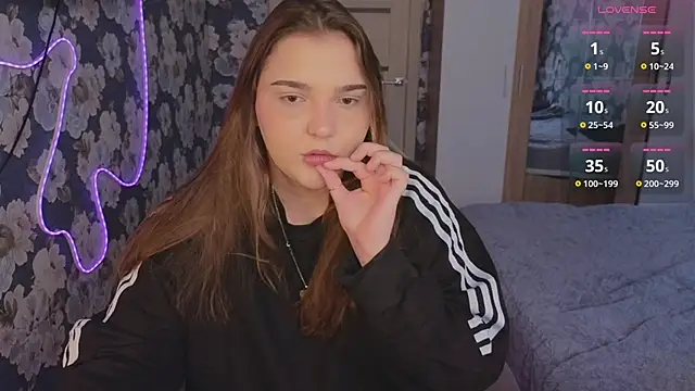  momiji  online show from 04.24.26