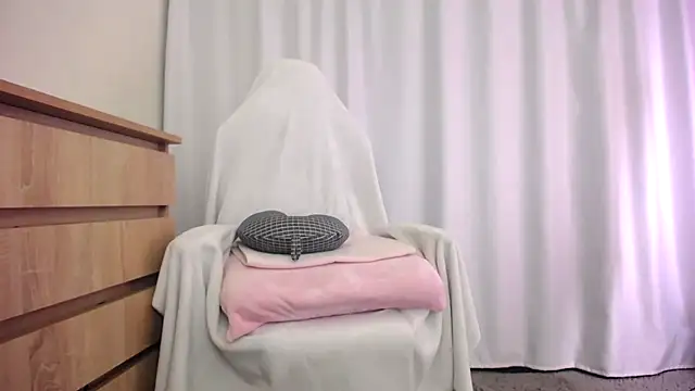 Snapshot of faceless_ chatting on 02.28.25 faceless online show from 02.28.25