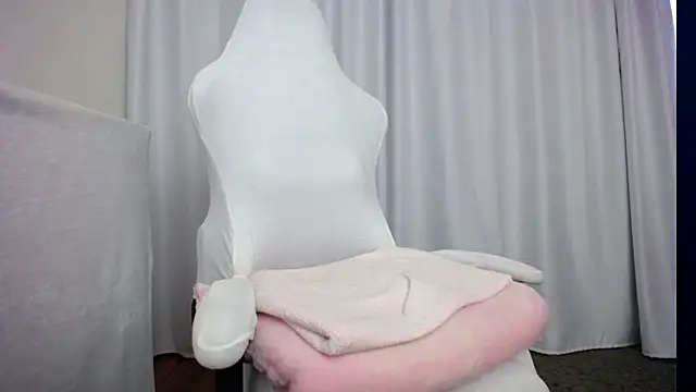 Snapshot of faceless_ chatting on 10.13.25 faceless online show from 10.13.25