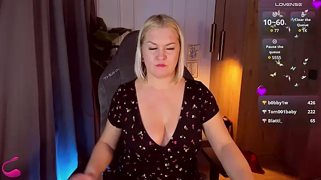 Snapshot of YolandaKiss chatting on 01.31.25 YolandaKiss online show from 01.31.25