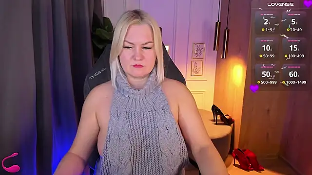 Snapshot of YolandaKiss chatting on 02.01.25 YolandaKiss online show from 02.01.25