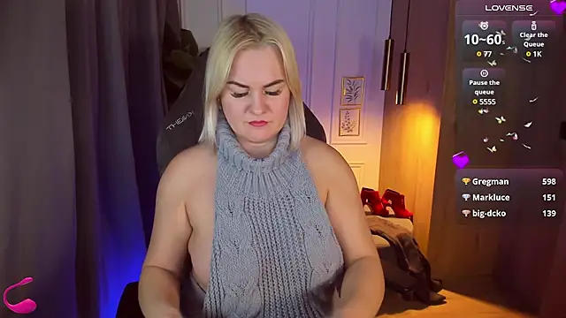 Snapshot of YolandaKiss chatting on 02.03.25 YolandaKiss online show from 02.03.25