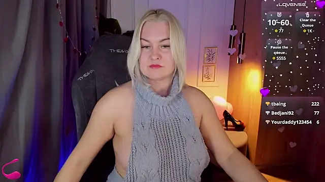 Snapshot of YolandaKiss chatting on 02.19.25 YolandaKiss online show from 02.19.25