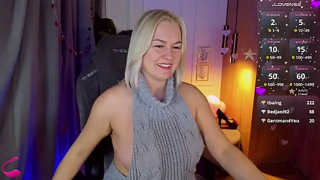 Snapshot of YolandaKiss chatting on 02.19.25 YolandaKiss online show from 02.19.25