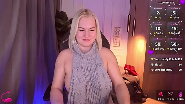 Snapshot of YolandaKiss chatting on 02.21.25 YolandaKiss online show from 02.21.25