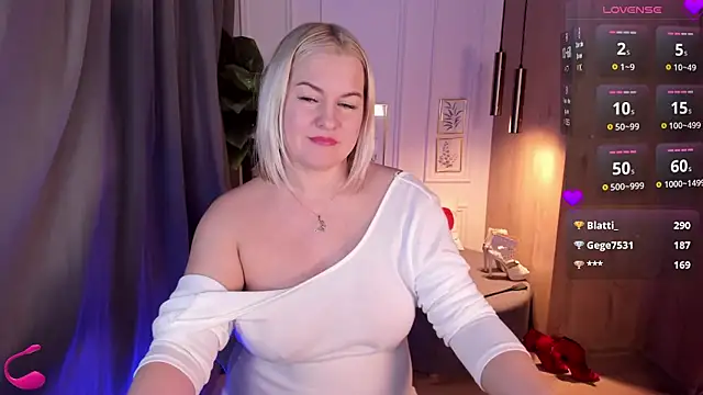 Snapshot of YolandaKiss chatting on 02.23.25 YolandaKiss online show from 02.23.25